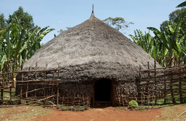 Traditionele Afrikaanse hut — Stockfoto