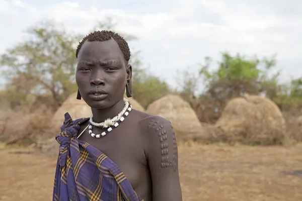 Mulher africana com tatuagem corporal — Fotografia de Stock