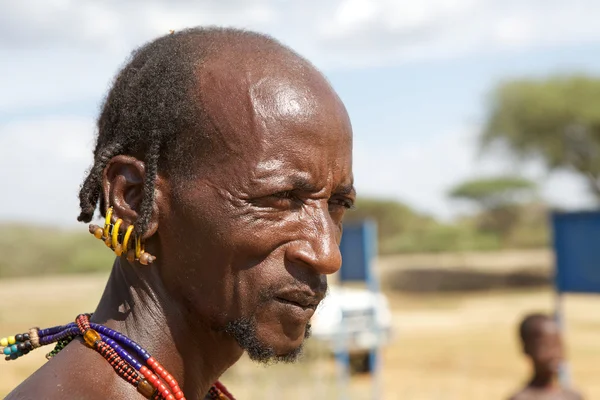 Hombre tribal africano —  Fotos de Stock