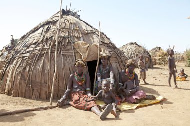 Afrikalı kadın ve çocuklar