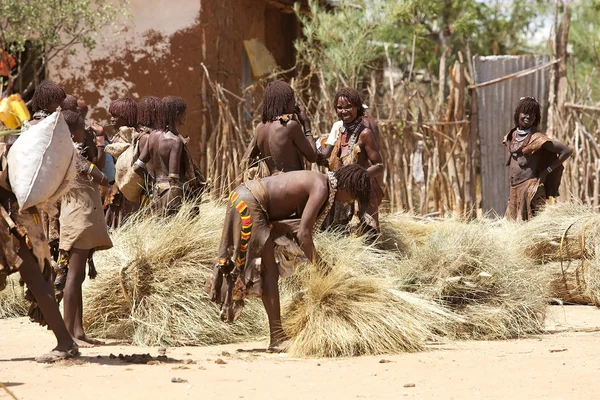 Afrikanska kvinnor på marknaden — Stockfoto