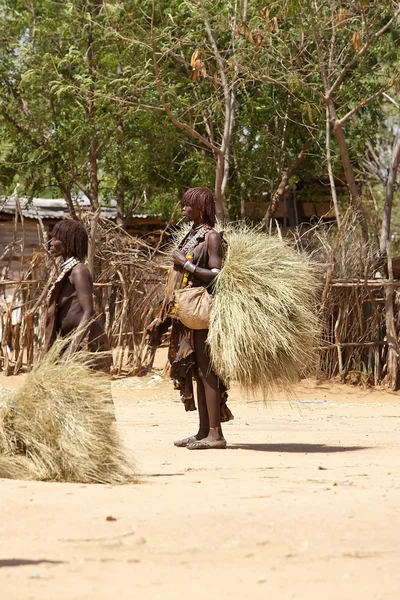 Mujer africana en el mercado — Foto de Stock