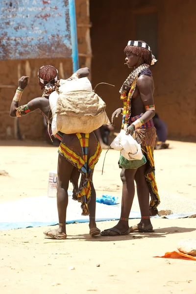 Afrikanska kvinnor på marknaden — Stockfoto