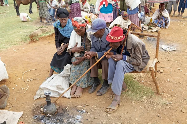 Africanos están fumando —  Fotos de Stock