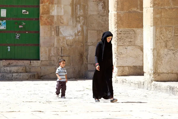 Donna araba e bambino — Foto Stock