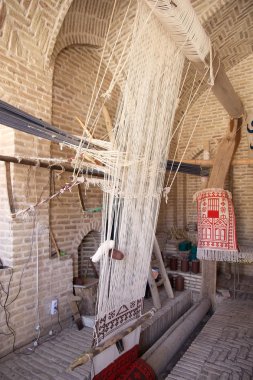 Dikey dokuma tezgahı