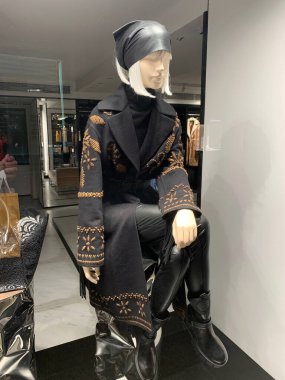 İtalya, Venedik 'te lüks bir mağaza. Venedik, İtalya 'nın kuzeybatısında ve Venedik Bölgesi' nin başkentidir. 118 küçük adadan oluşan bir grup üzerine inşa edilmiştir.