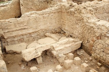 Egnazia 'da hamam. Egnazia, Egnazia Apulia 'nın Latin Katolik unvanı taşıyan bir ortaçağ piskoposluğu olması nedeniyle Messapii' nin antik bir şehriydi. Güney Ita 'da, Apulia' nın güney kesiminde, Salento 'da, modern Fasano yakınlarında yer alır.