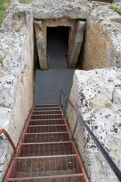 Entrada Nos Túmulos Câmara Egnazia Uma Antiga Cidade Dos Messápios — Fotografia de Stock