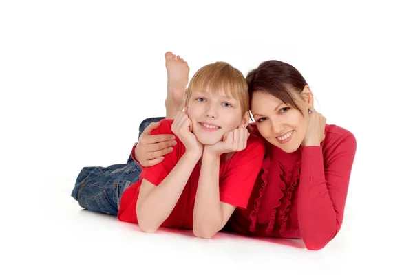 女人和她的儿子穿着红色毛衣 — 图库照片