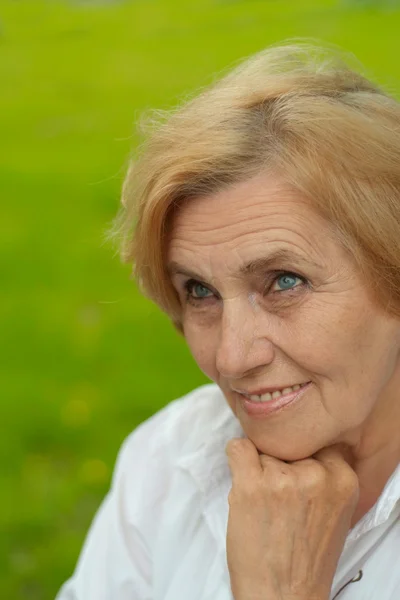 Happy female enjoys nature — Stock Photo, Image