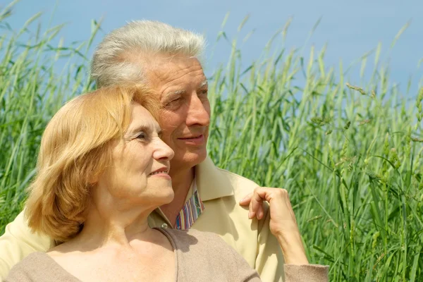 Older persons are enjoying the fresh air — Stock Photo, Image