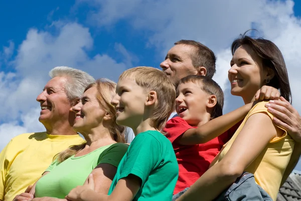 Famiglia nella natura — Foto Stock