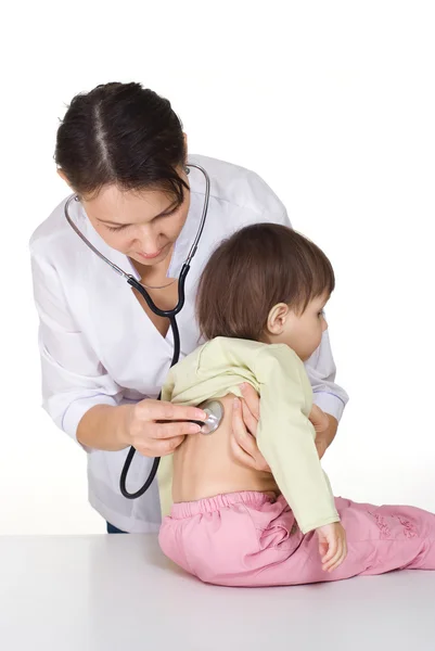 El doctor trabaja con el niño — Foto de Stock