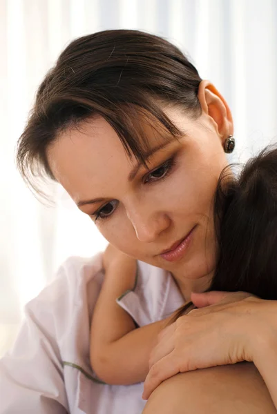 Bra läkare med liten patient — Stockfoto