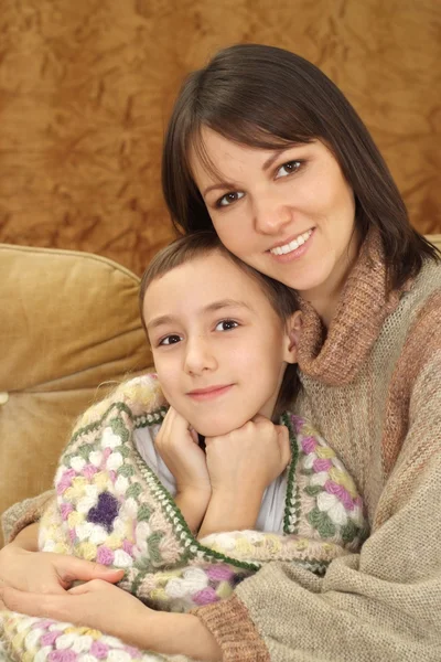 Encantadora mamá blanca con su hijo — Foto de Stock