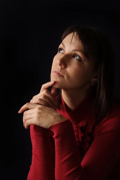 Ziemlich traurige kaukasische Frau sitzt — Stockfoto
