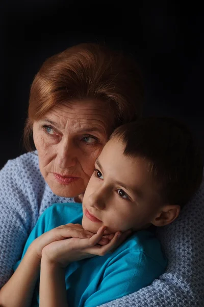 Szép kaukázusi nagymama az unokájával — Stock Fotó