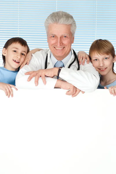 Caucasian good aged doctor with a patient — Stock Photo, Image