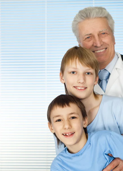 Nice aged doctor with a patient — Stock Photo, Image