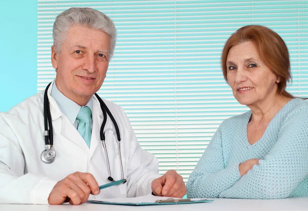 Pleasant doctor and his patient — Stock Photo, Image