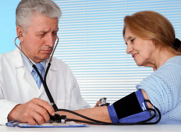 Tops doctor and his patient — Stock Photo, Image