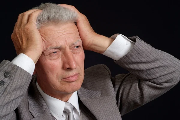 Excelente hombre de edad avanzada en traje — Foto de Stock