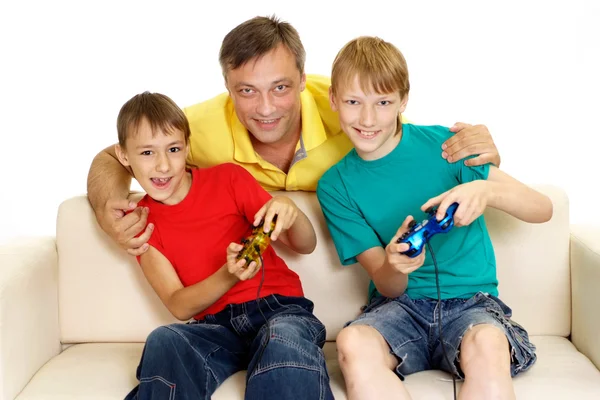 Família feliz em camisetas brilhantes — Fotografia de Stock