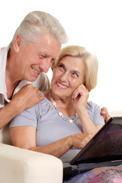 Hermosa pareja de ancianos en casa — Foto de Stock