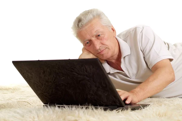 Velho relaxante em casa — Fotografia de Stock