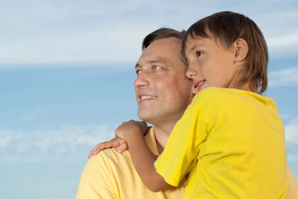 Familia fresca al aire libre — Foto de Stock