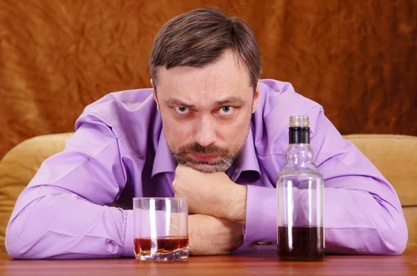 Man getting drunk — Stock Photo, Image