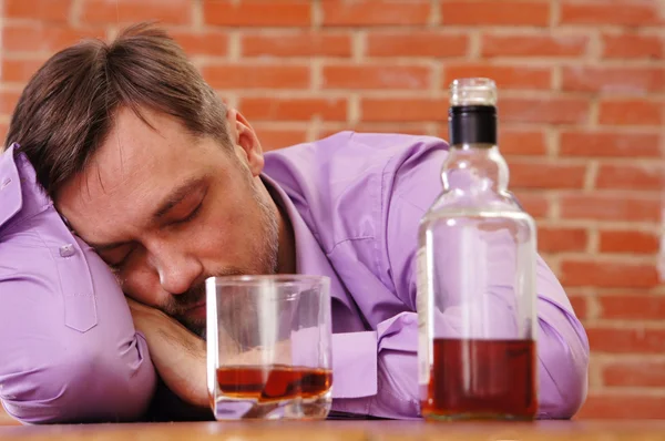 Man getting drunk — Stock Photo, Image