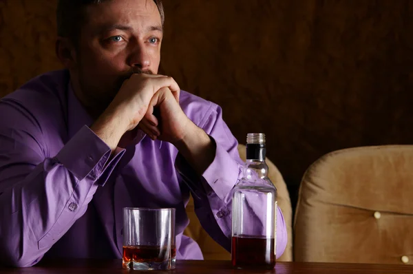 Guy gets drunk — Stock Photo, Image