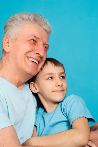 Caucásico anciano hombre con un chico — Foto de Stock