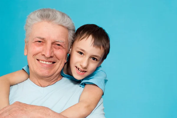 Homem envelhecido caucasiano com um rapaz — Fotografia de Stock