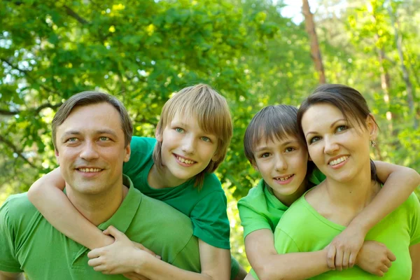 Young family traveled on weekends — Stock Photo, Image