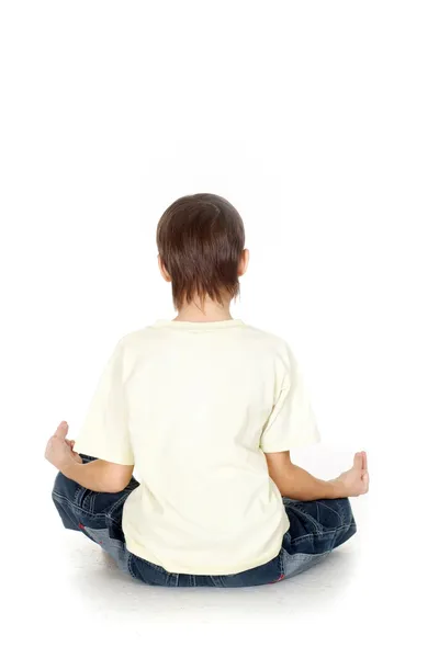 Śliczna nastolatka kaukaski siedzi z tyłu i medytacji — Zdjęcie stockowe