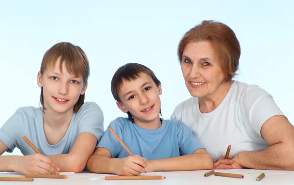 Caucásico abuela con nietos —  Fotos de Stock