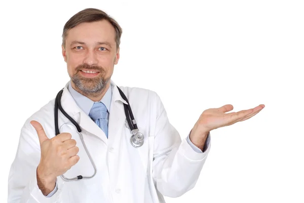 彼のオフィスでの笑みを浮かべての男性医師 — ストック写真