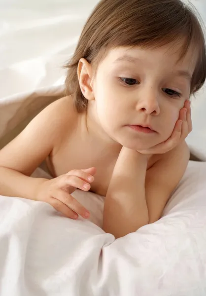 Criança pequena em casa — Fotografia de Stock