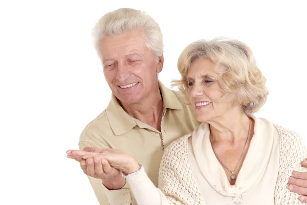 Casal mais velho mostrando seu produto — Fotografia de Stock