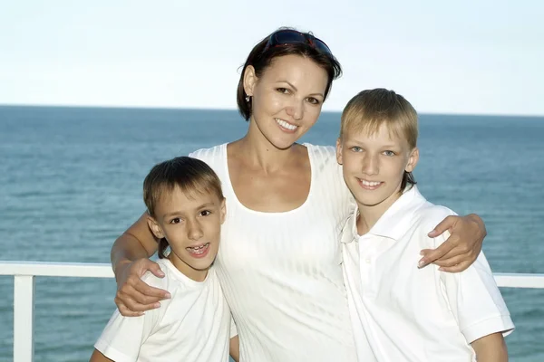 Mutter mit ihren Söhnen — Stockfoto