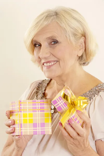 Portrait of a beautiful mature woman — Stock Photo, Image