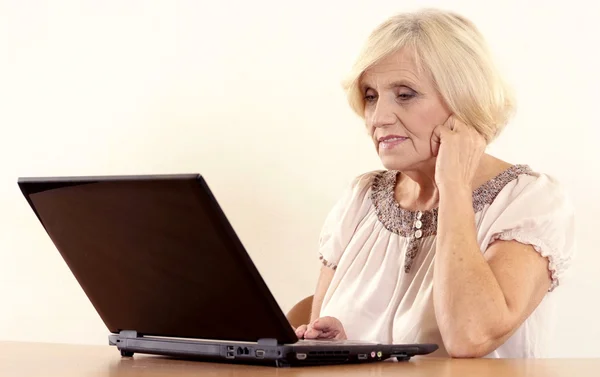 Portrait of a beautiful mature woman — Stock Photo, Image