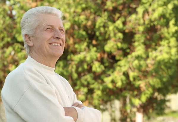 Senior man walking — Stock Photo, Image