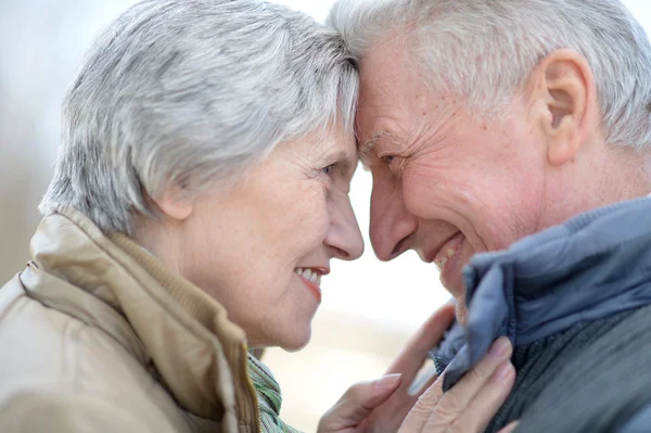 Older couple on a walk — Stock Photo, Image