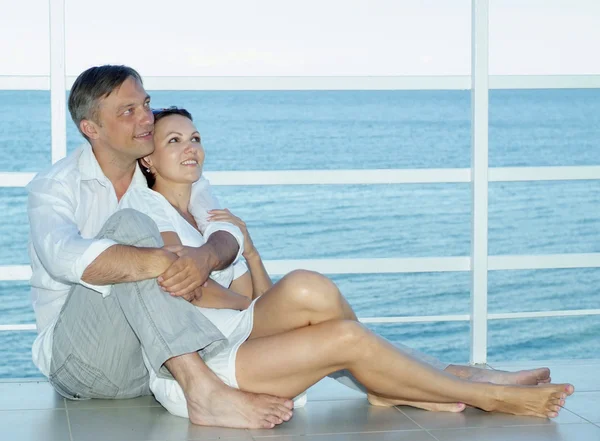 Loving couple embracing — Stock Photo, Image