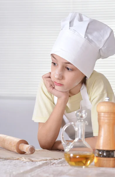 Chłopiec w kapelusz kucharz — Zdjęcie stockowe