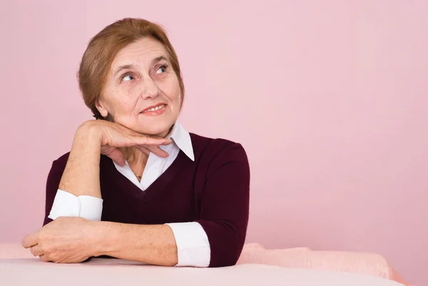 Beautiful elderly business woman sitting — Stock Photo, Image